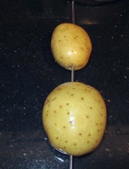 The skewer distributes heat